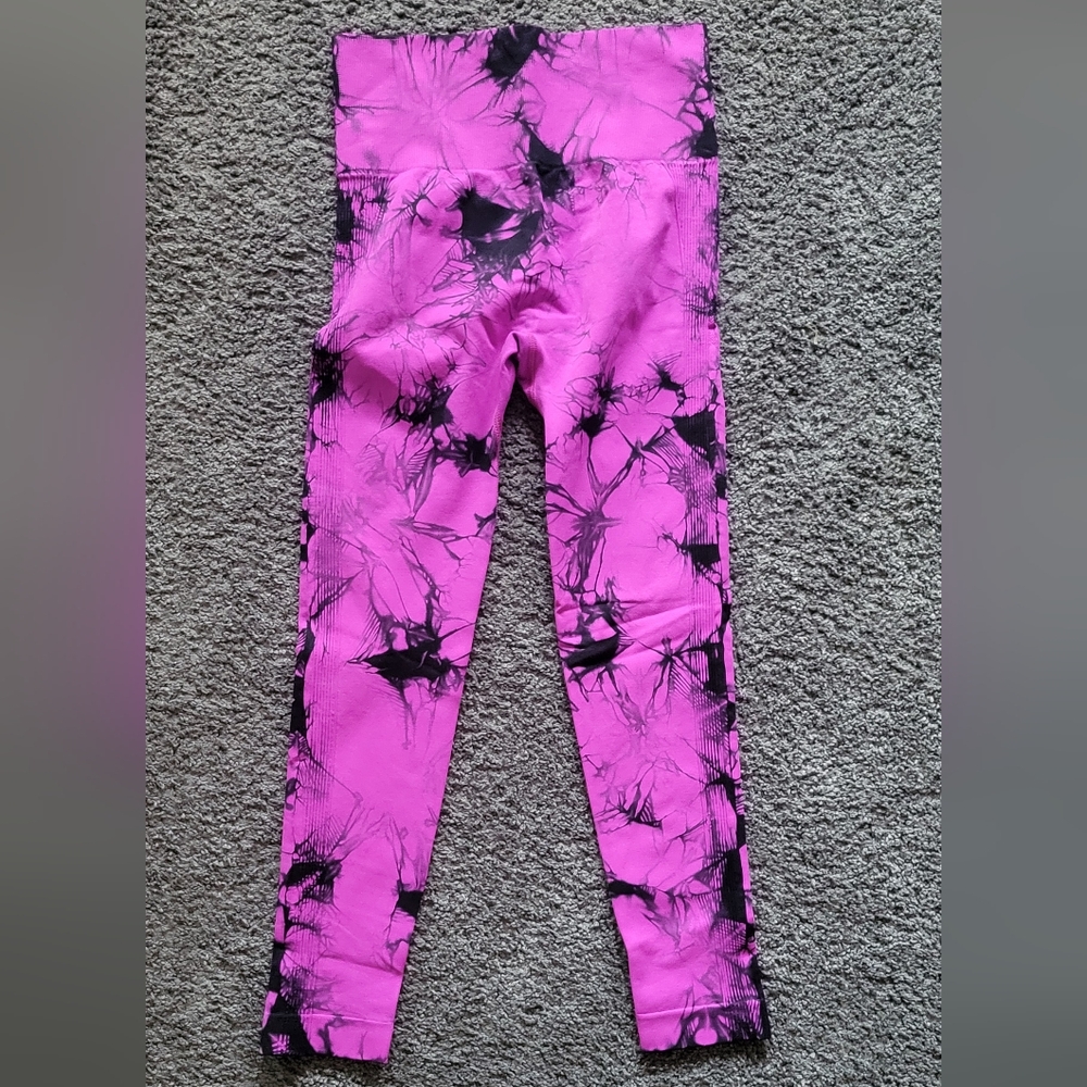Purple An Black Yoga Pants Scrunched High Waisted Butt Lifting